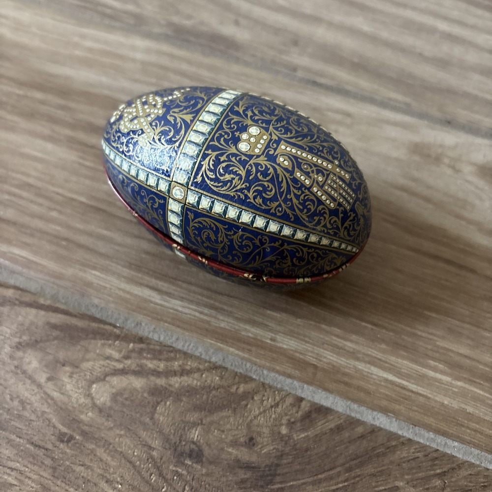 Vintage‎ Vincenzo Fabrege Tin Egg 4.5" fillable container opens red inside